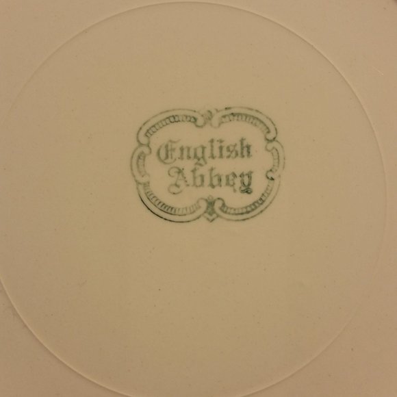 Vintage Taylor Smith & Taylor English Abbey 10" dinner plate, red and white - Picture 5 of 8